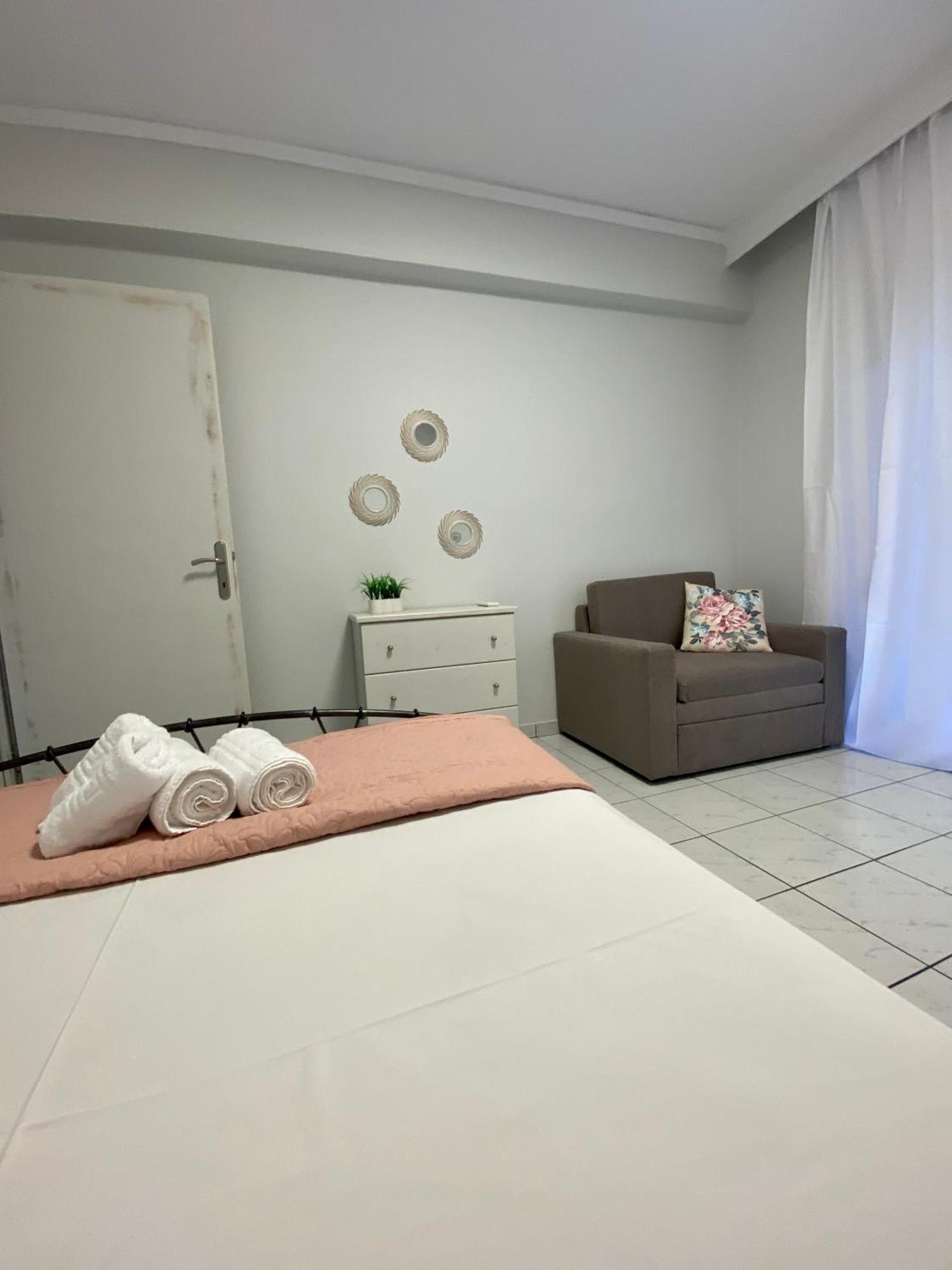 Peramore Apartment Néa Péramos エクステリア 写真